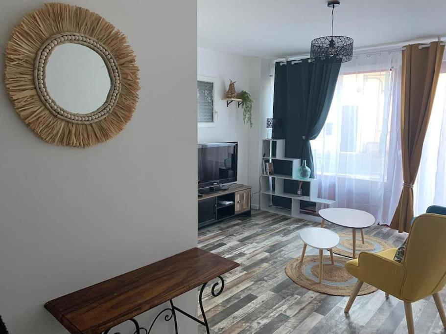 Appartement Avec Cours ジアン エクステリア 写真